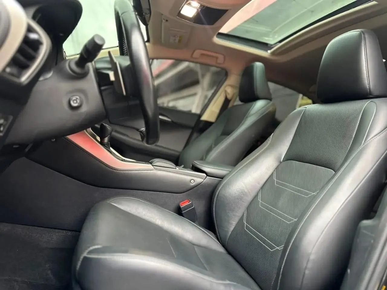 Lexus NX-300 H Luxury 2.5 16V Aut., foto 10 de 15