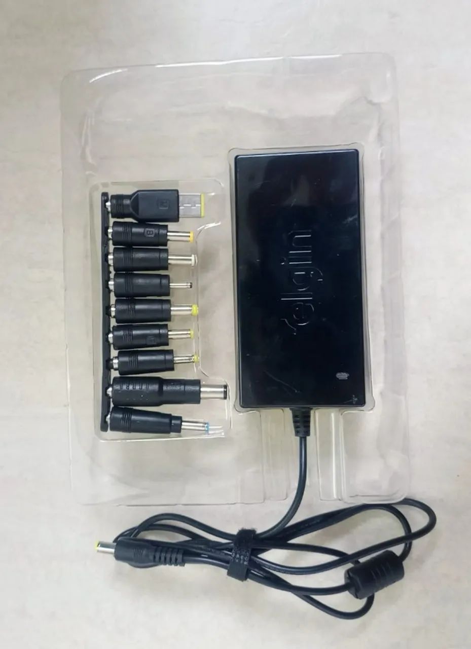 Fonte Universal para Notebook 90W com 10 conectores pouco usada