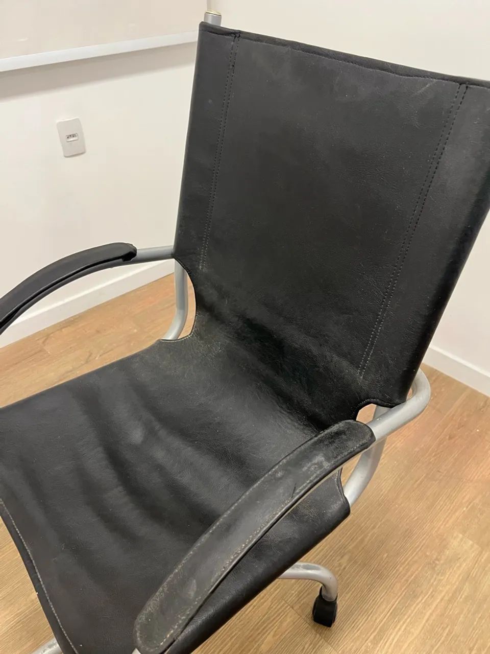 Cadeira em couro legítimo  - Foto 2