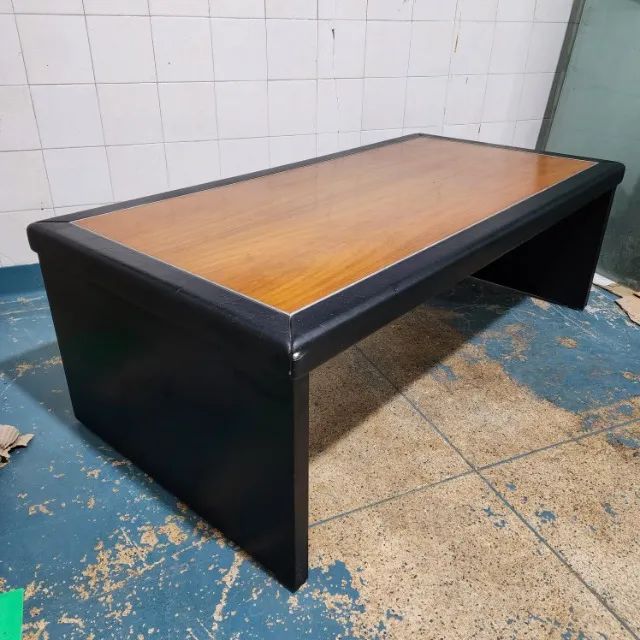Mesa Baixa Retangular 1,21m x 61cm x 41cm Usada - Foto 3