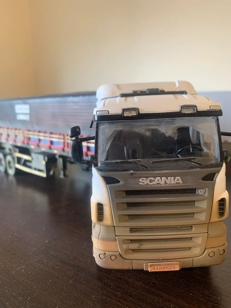 Miniatura Scania e carreta