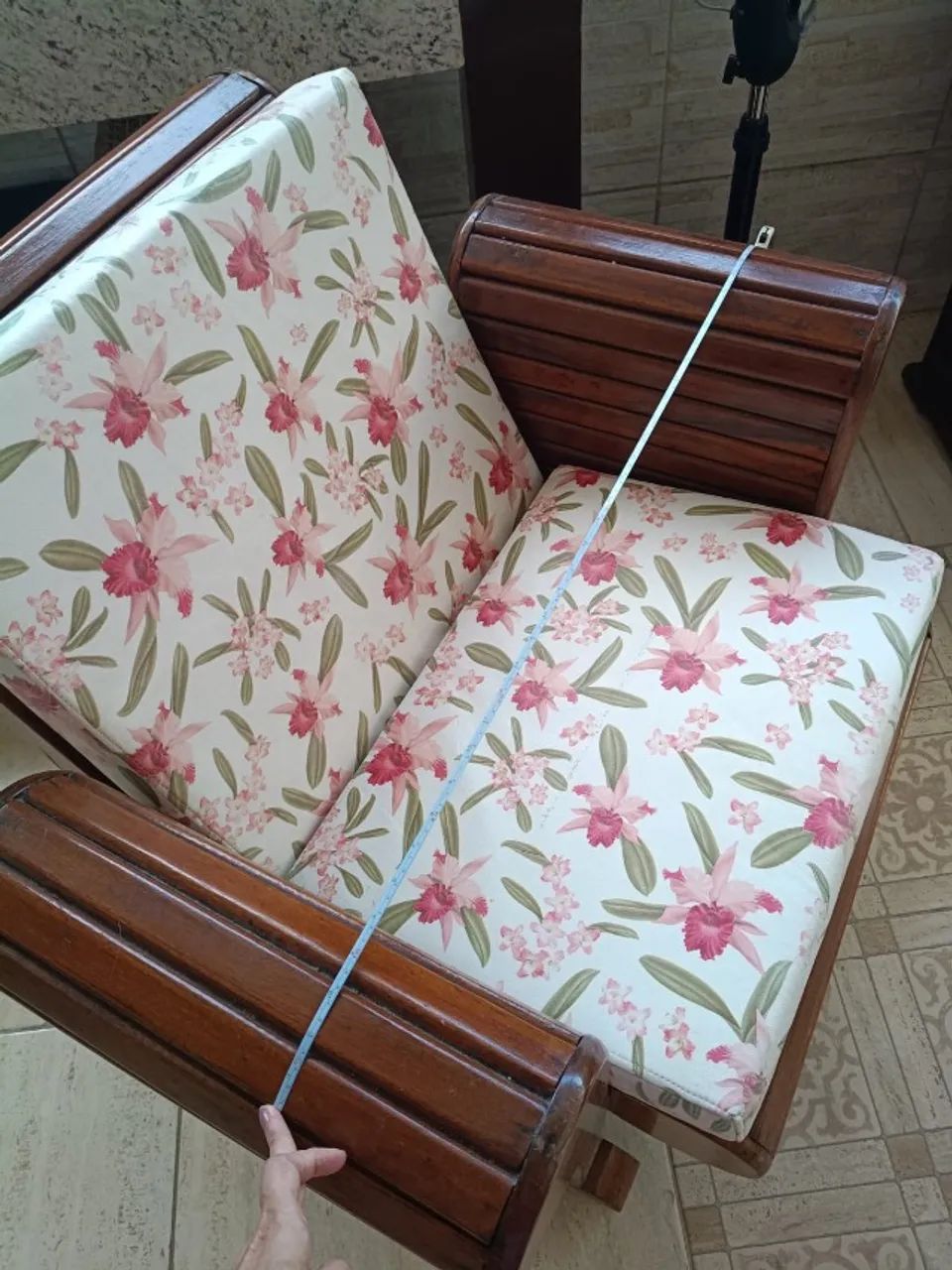 Conjunto de cadeiras - madeira de lei  - Foto 4