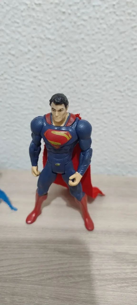 Lote 3 bonecos Hasbro e Mattel, Batman, Superman e Gavião arqueiro - Foto 2