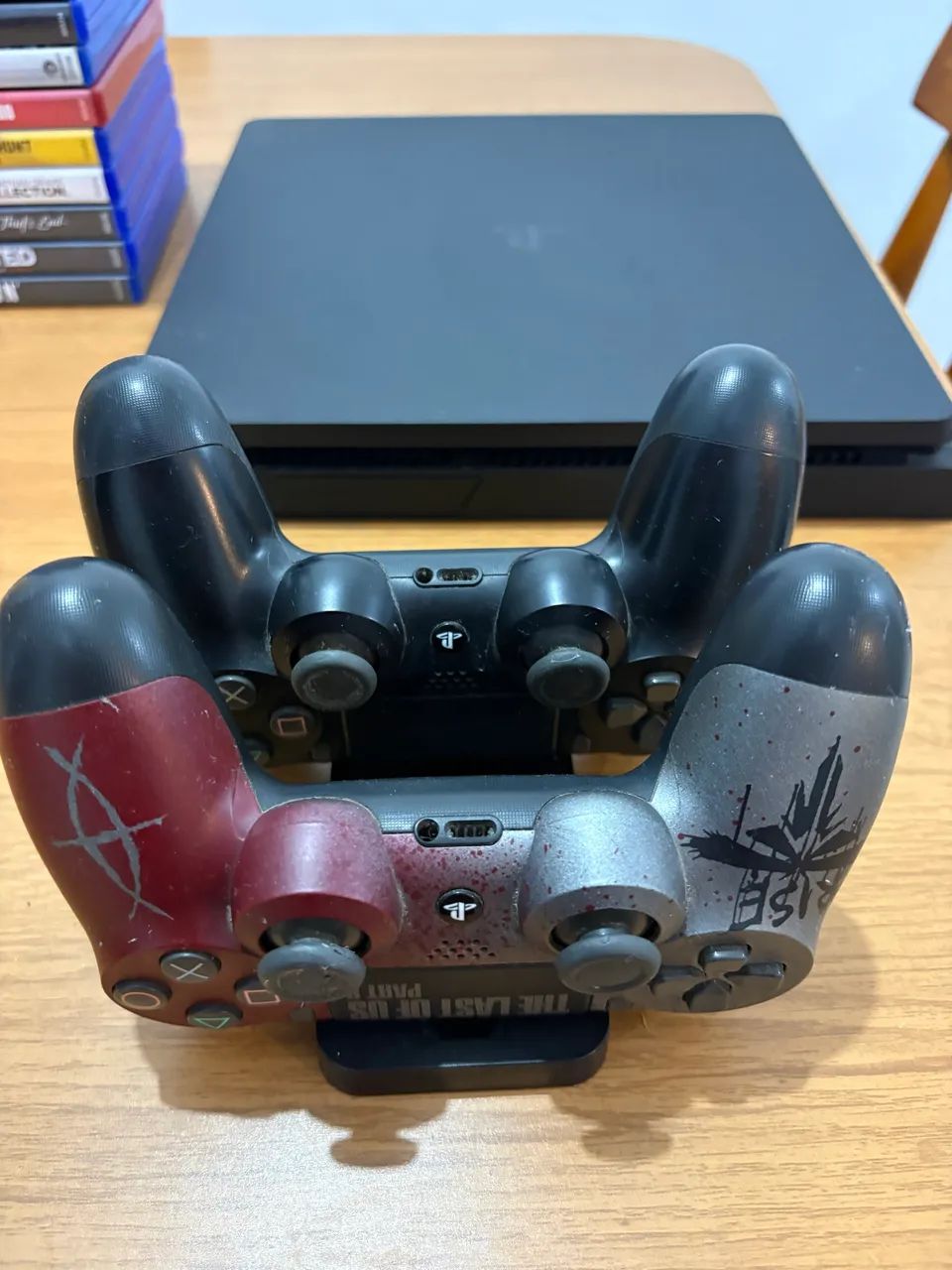 Play Station 4 + 2 controles e base de carregamento - Foto 2
