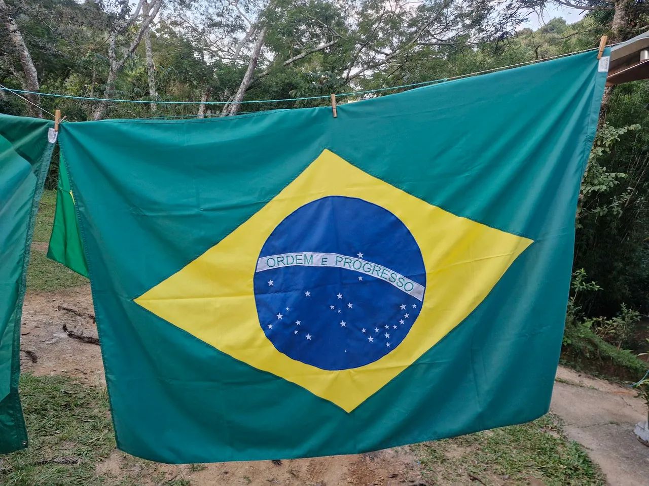 Bandeira do Brasil medida aproximada 190 cm por 130 cm - Foto 3