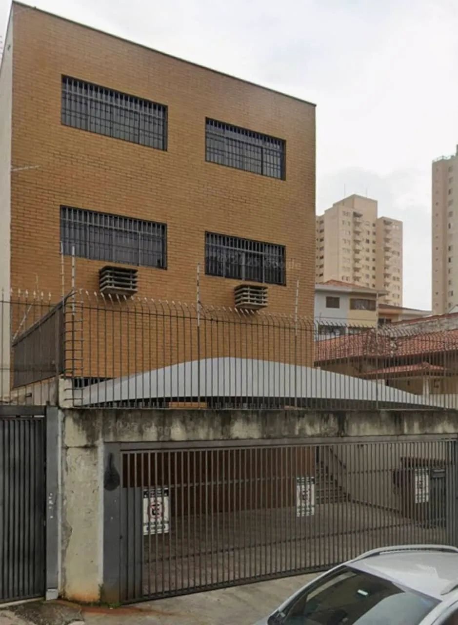 Casa comercial na Rua Guerino Giovani Leardini, 206  675 m²