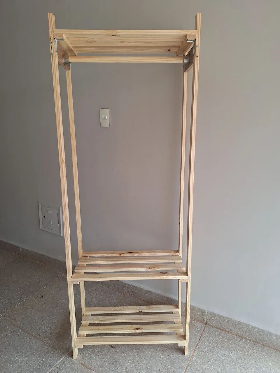 Arara de roupas com sapateira - Foto 2
