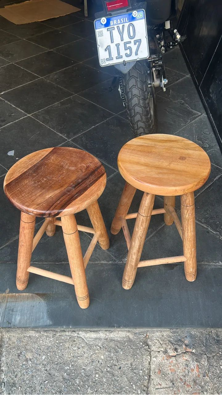2 bancos de madeira pra mesa 