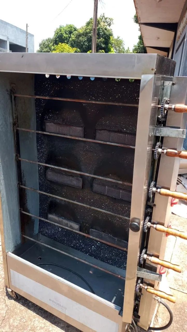 Maquina de assar frango semi nova 