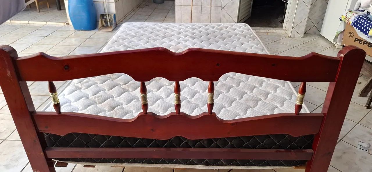 Cama de madeira toda infernizada e com colchão espuma casal. - Foto 3