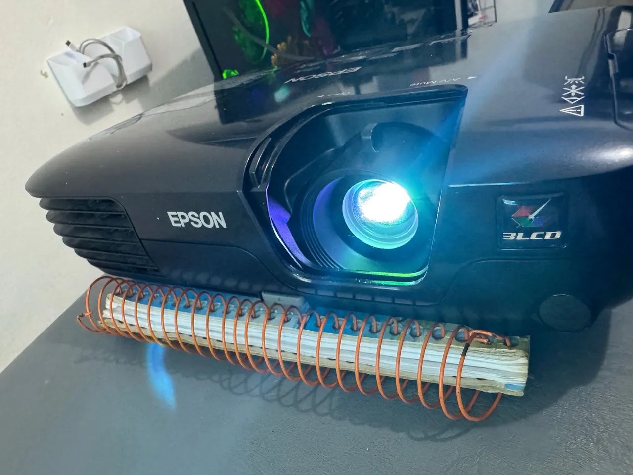 Projetor s8+ Epson ótima qualidade de imagem 