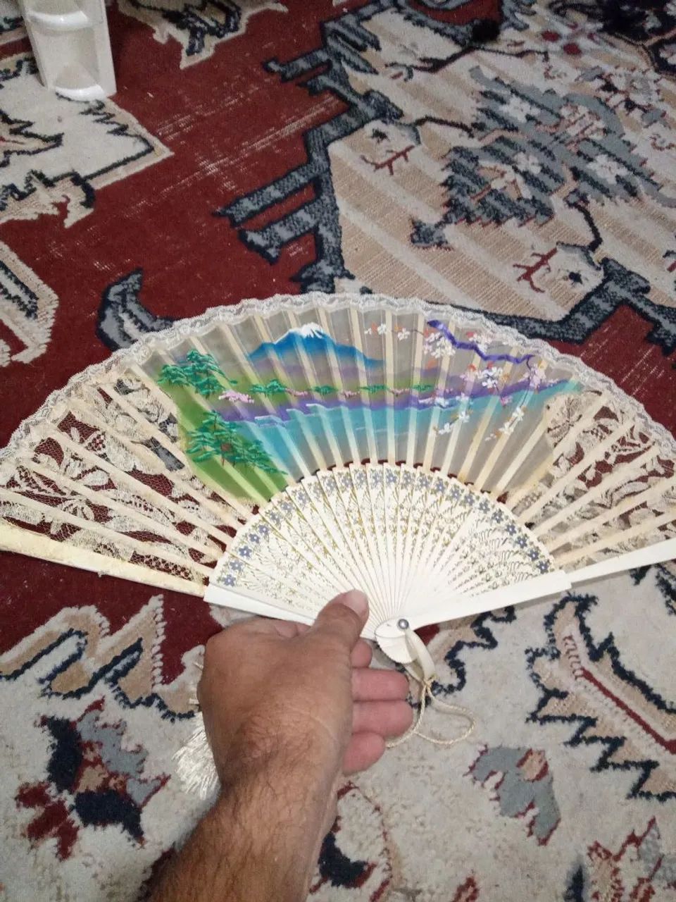 Leque antigo,de ceda pintado a mão. - Foto 2