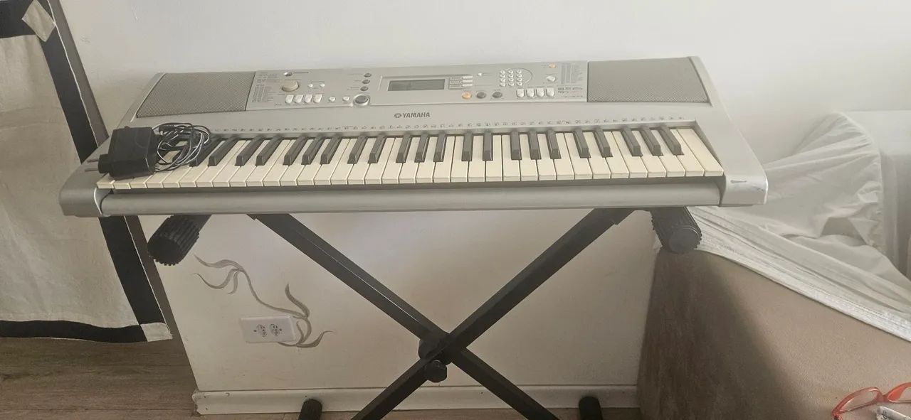 Yamaha PSR e303