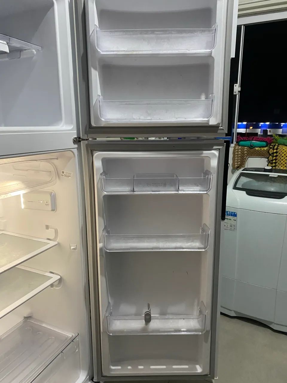 vendo geladeira semi nova  - Foto 5