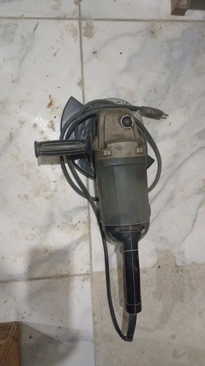 Lixadeira Makita 9 polegadas 