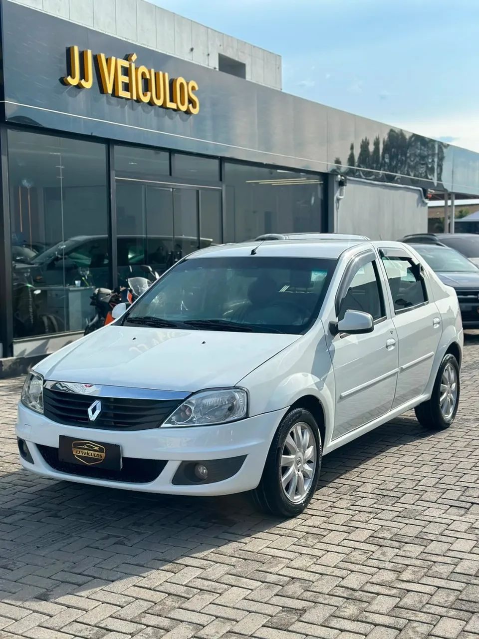 Renault Logan Expression Hi-flex 1.6 8V 4P 2012