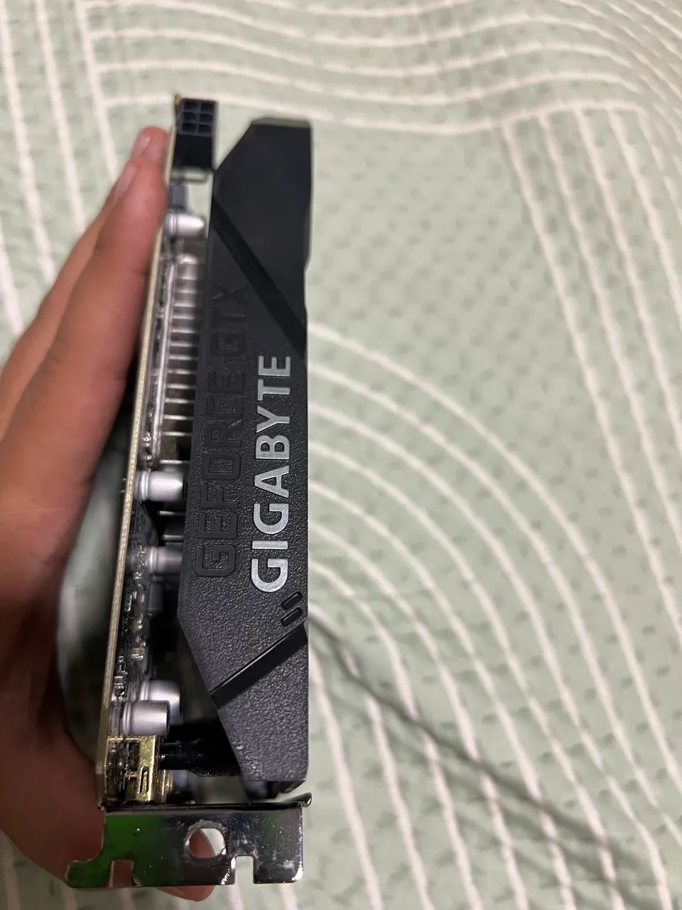 Placa de Vídeo Geforce GTX 1650 4GB Gigabyte DDR6 2 meses de uso, bem conservada  - Foto 2