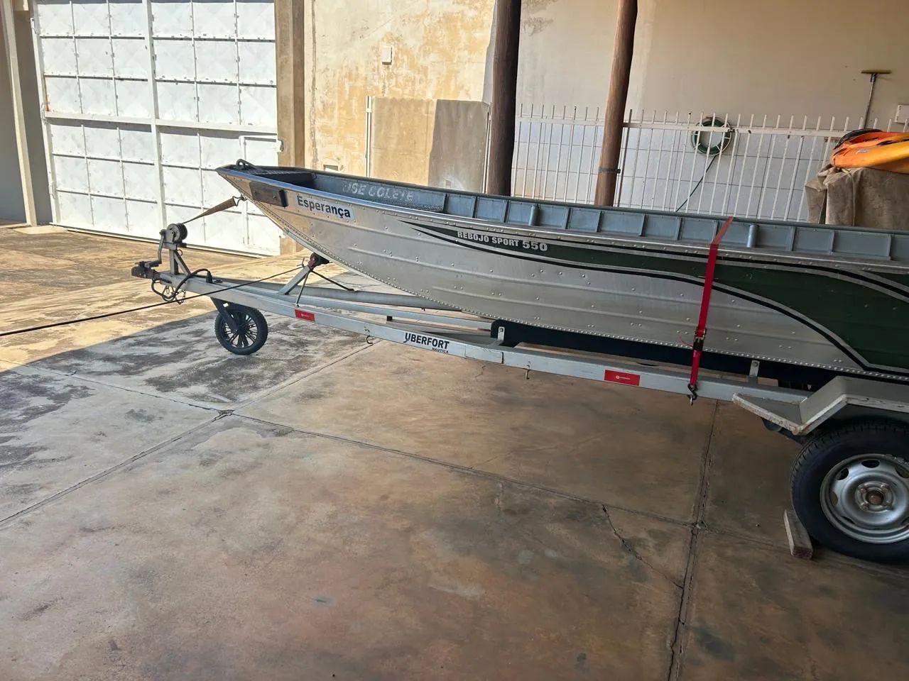 Barco em alumínio Marca Metalforte com motor de popa 25 HP - Foto 3