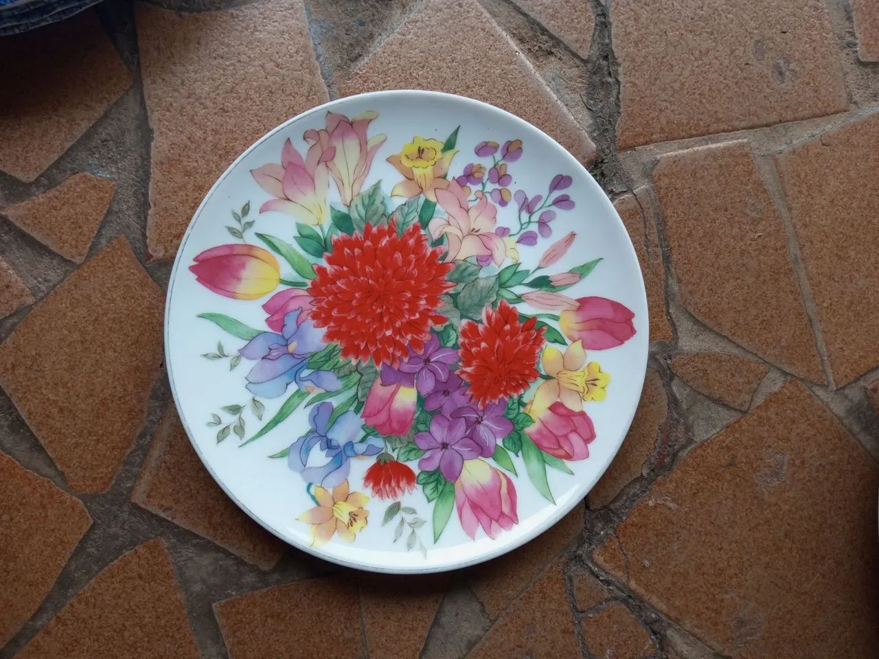 Pratos Antigo com detalhe em ouro