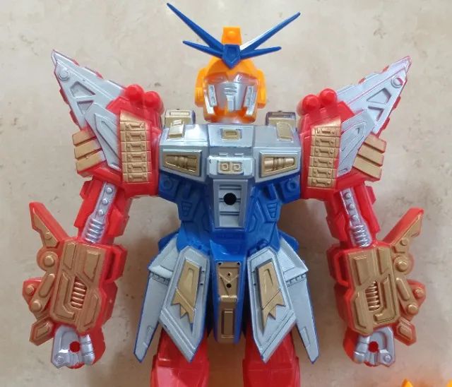 Boneco em plástico estilo transformer Desapego - Foto 3