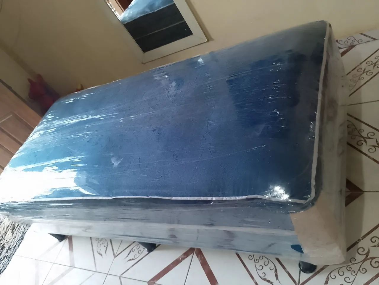 Cama box solteiro nova bem macia 
