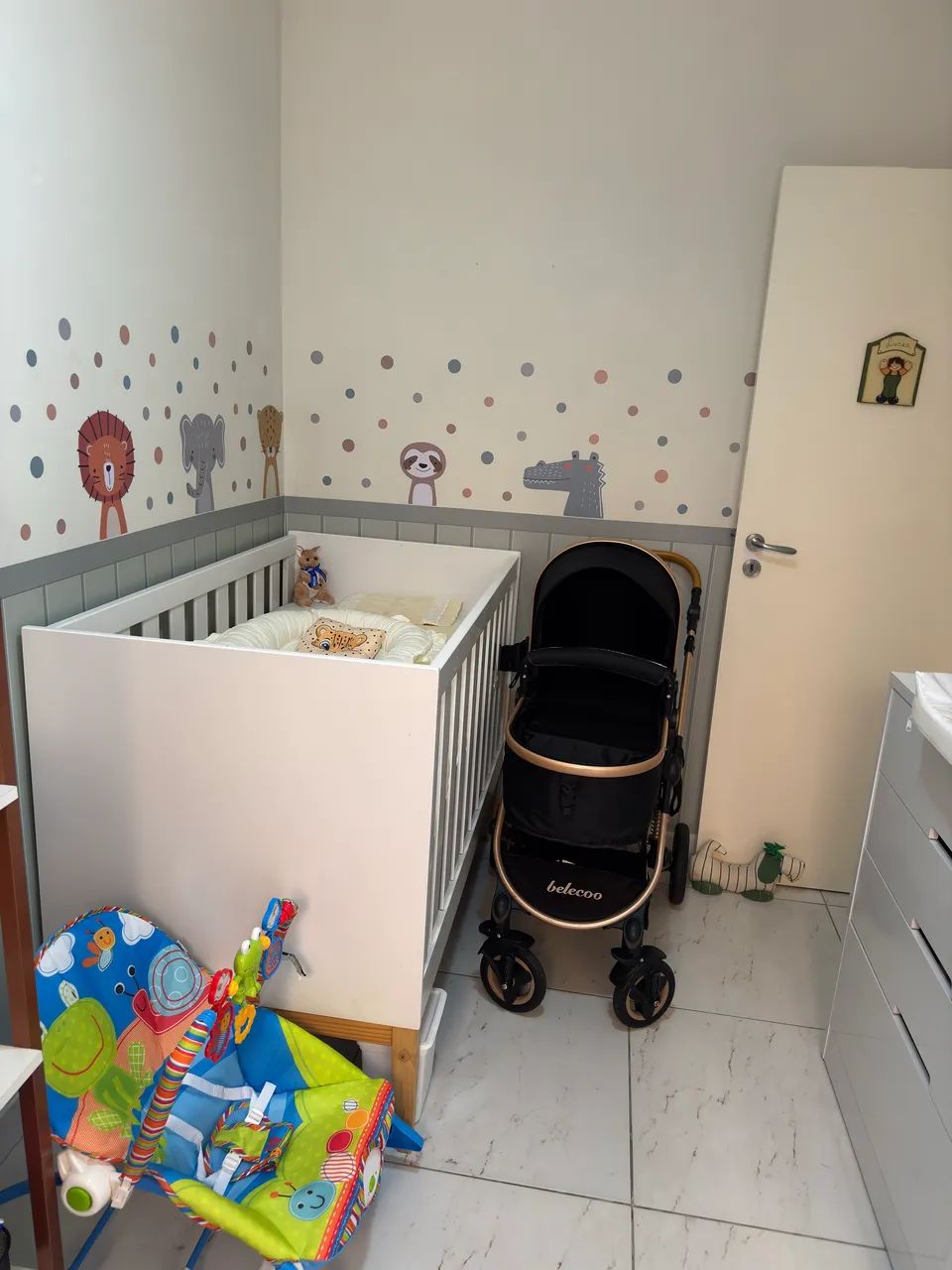 Vendo berço que vira mini cama com colchão ortobom - Foto 4
