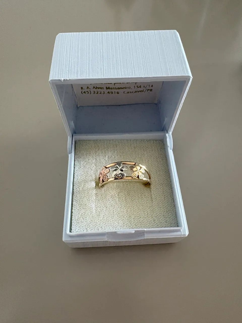 Anel de Ouro 1,1g com Detalhes Florais - Foto 2