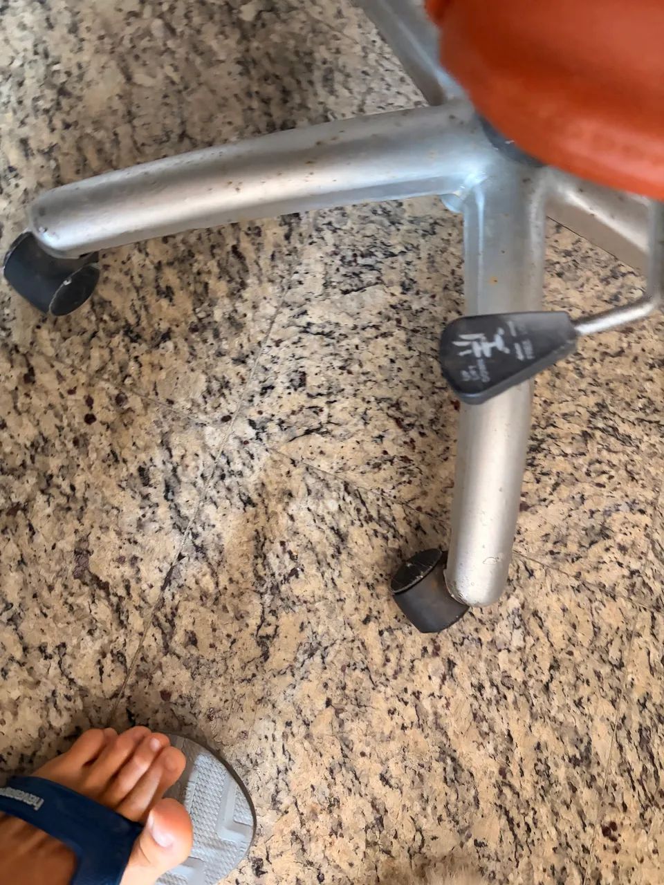 Cadeira ergonômica  - Foto 5