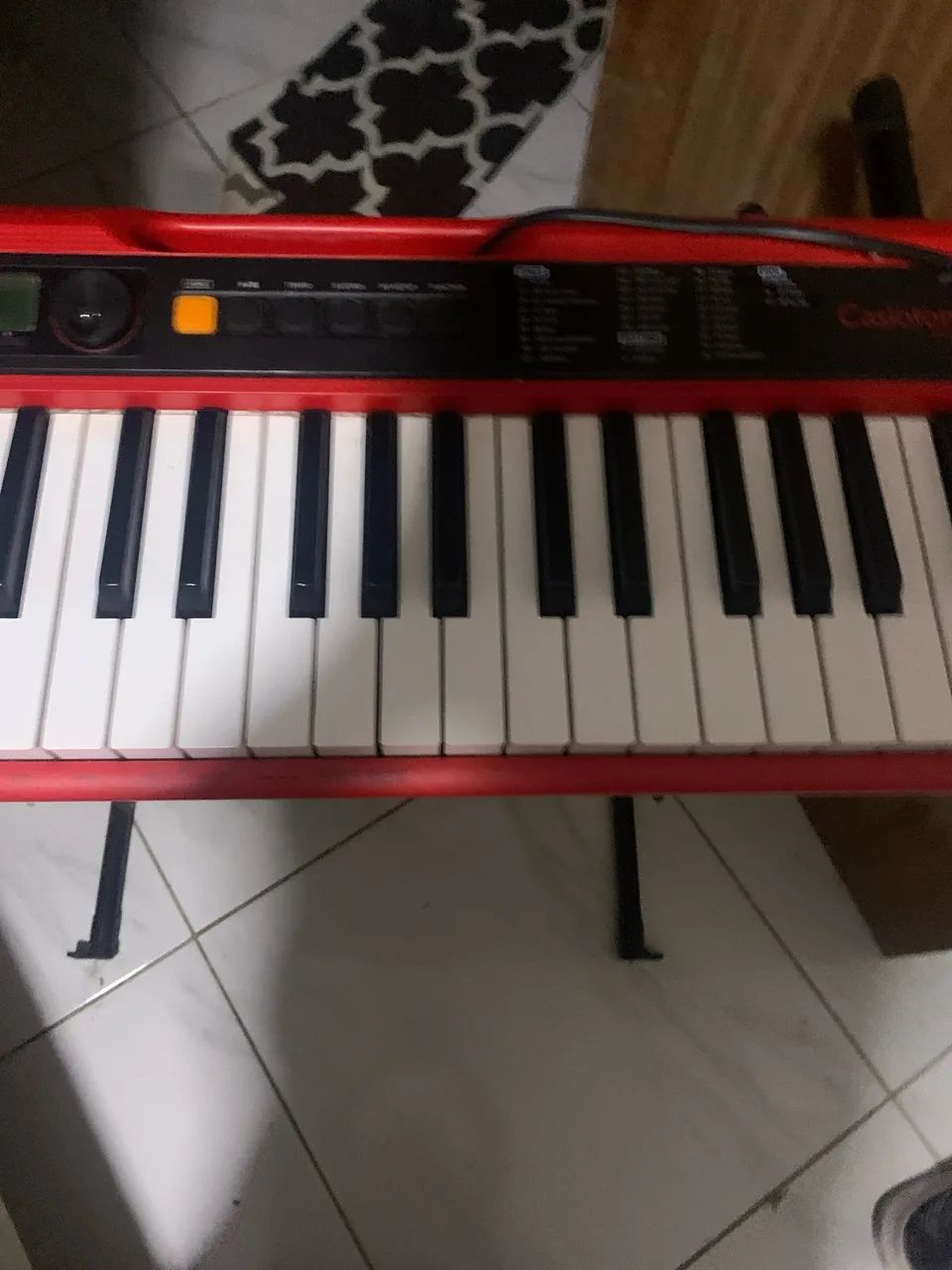 Vendo teclado Casio vermelho cts200. - Foto 2