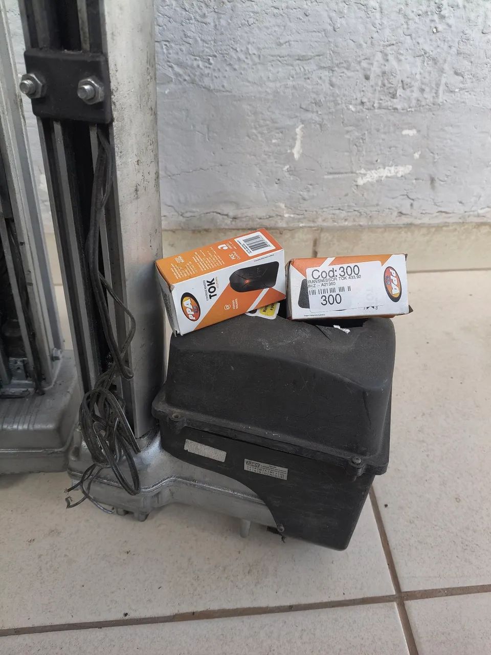 Motor e peças usado para portão automático 