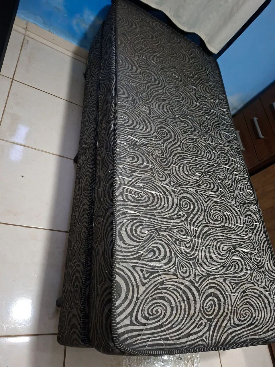 Vendo duas cama box solteiro em perfeito cada uma 150 estado
