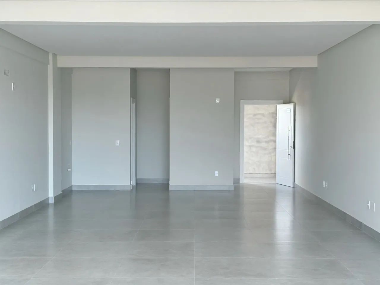 Sala comercial nova com 72m² e 2bwc em Morrinhos, ocupação imediata - Foto 5