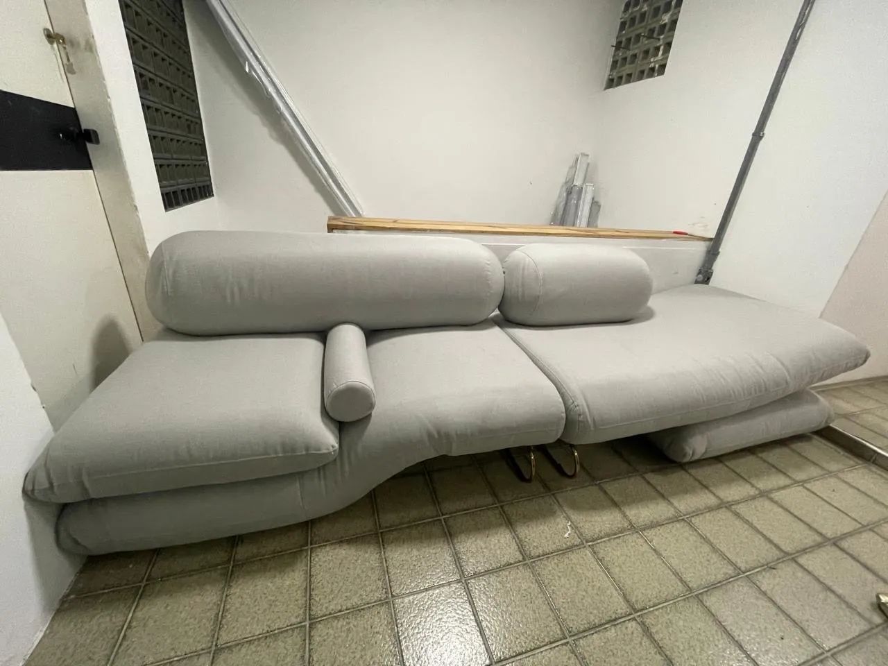 Sofá Cinza Contemporâneo  - Foto 2