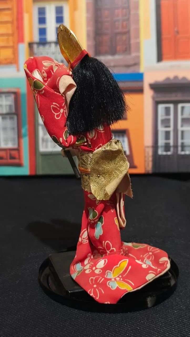 Boneca Japonesa com Leque Tradicional - 17 cm - Foto 4