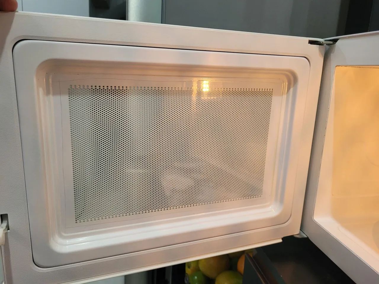 Microondas Eletrolux 31 Litros Conservado  - Foto 4