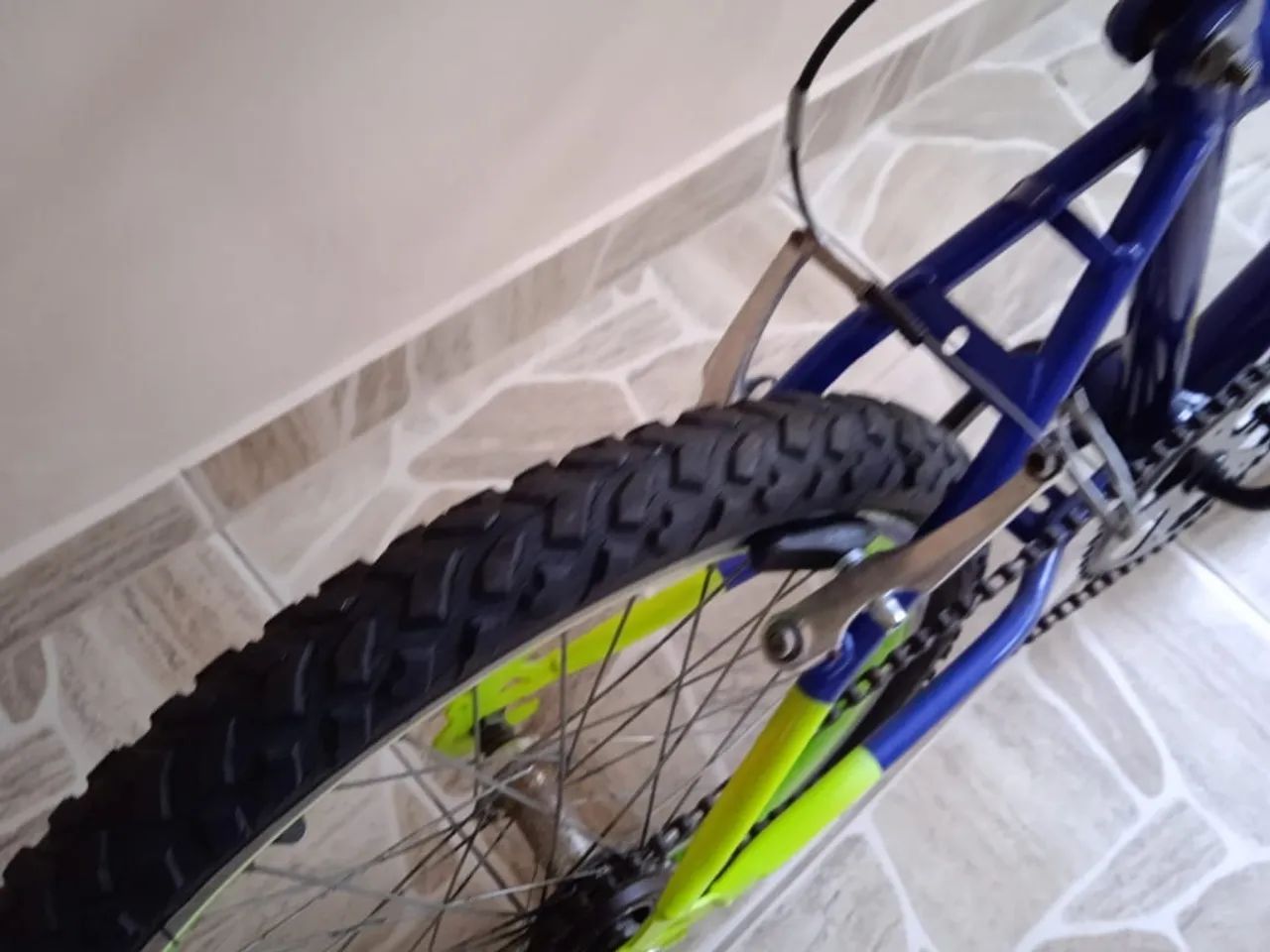 Bicicleta aro 20 cor Azul com Verde - Foto 3