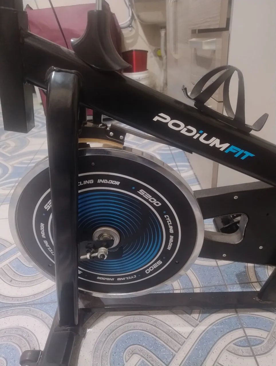 Uma bicicleta de ginástica - Foto 2