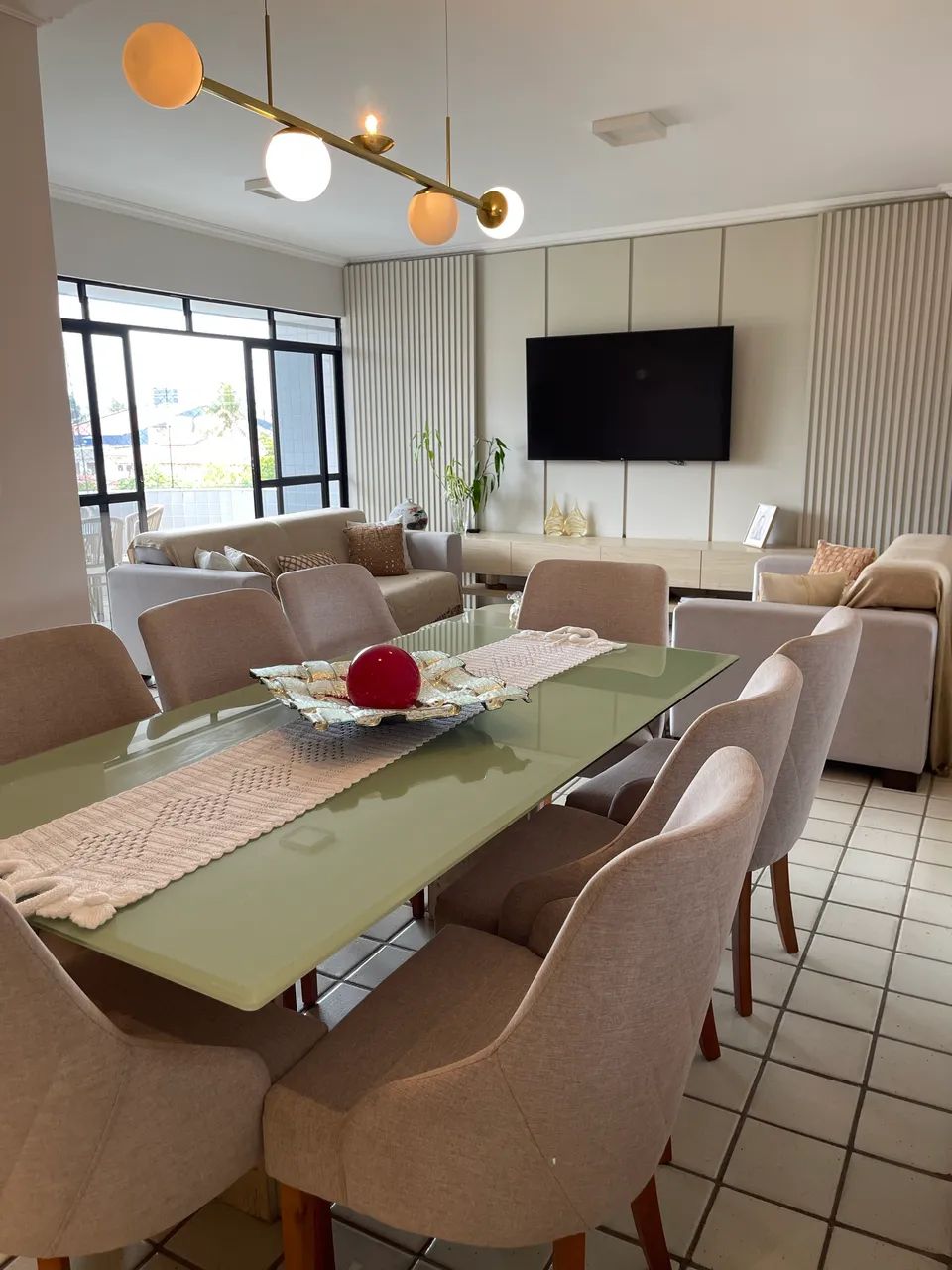 Apto com 120m2 c/ elevador a 150 m do mar 