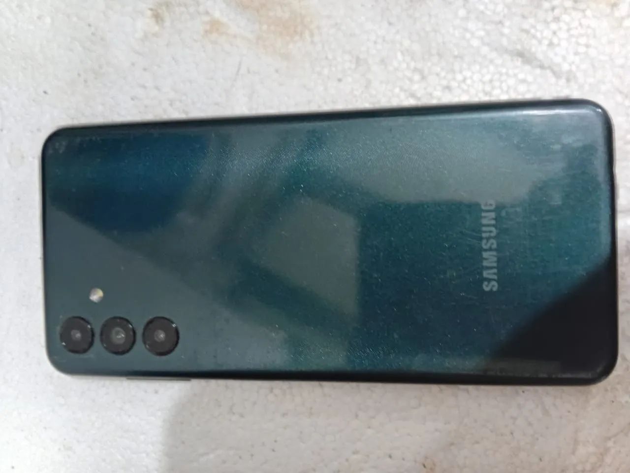 Celular barato pra vender rápido...