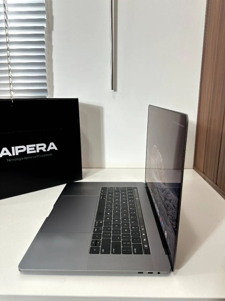 MACBOOK PRO, 32GB RAM, CORE i9, 512 SSD, 15.4 POLEGADAS, TOUCH BAR