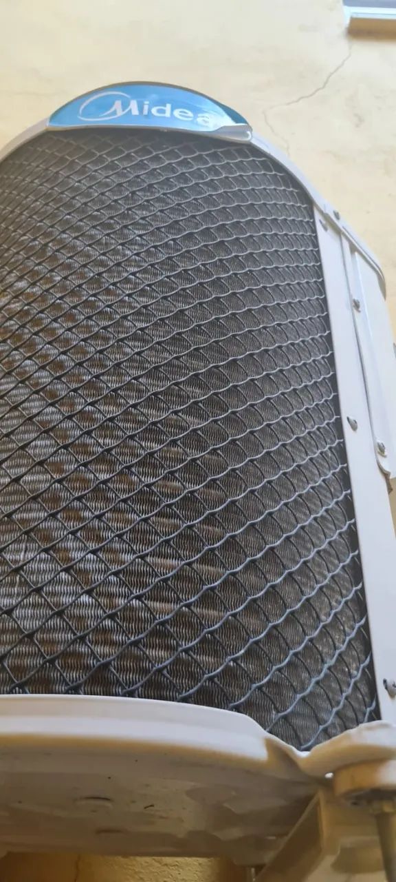 vendo ar condicionado Sprit 12 mil BTUs pouco uso ou troco por tv smart de 43 polegadas  - Foto 2