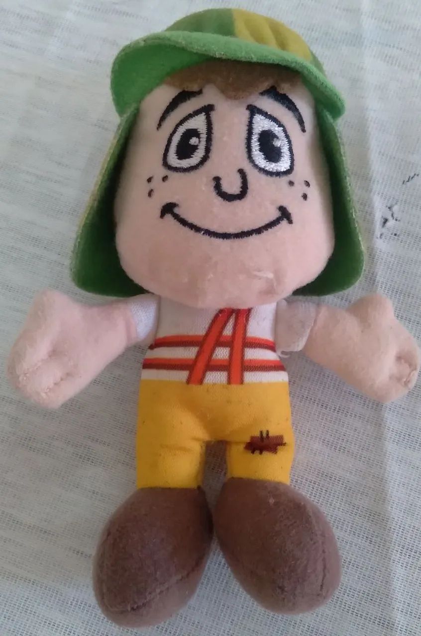 Conjunto de bonecos Pernalonga, Pikachu e Chaves - Foto 3