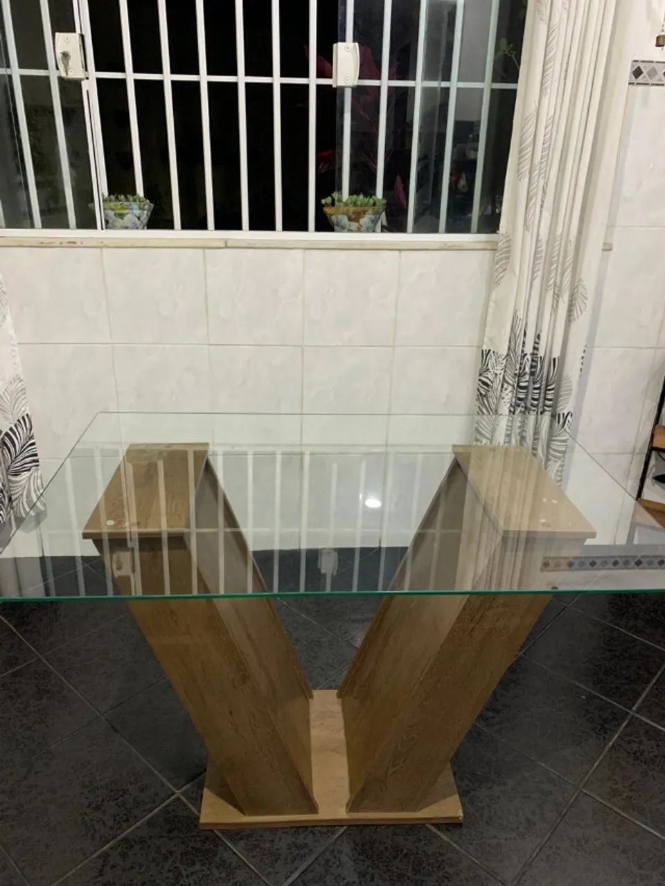 MESA DE JANTAR TAMPO DE VIDRO 