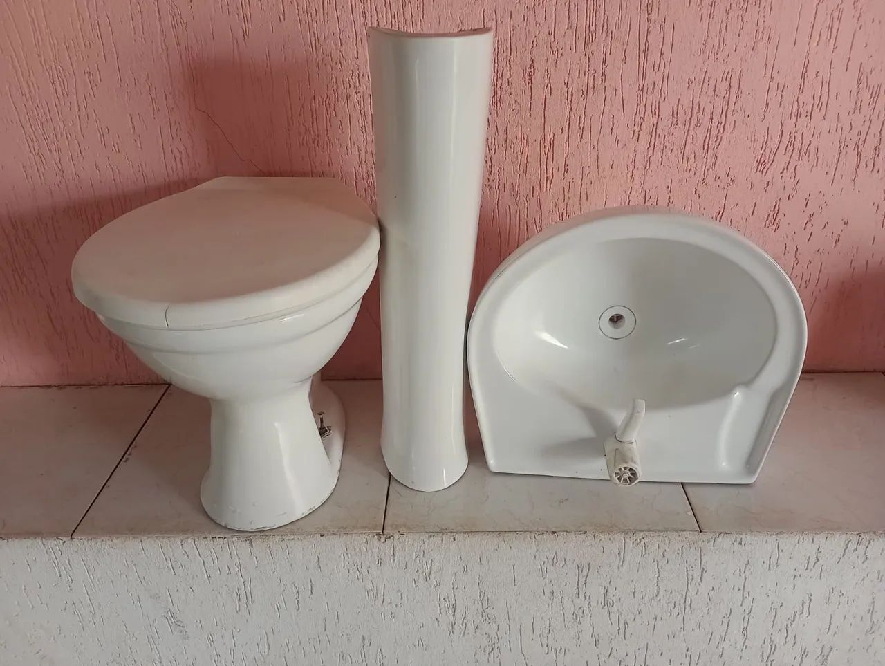 Conjunto de vaso com pia e base
