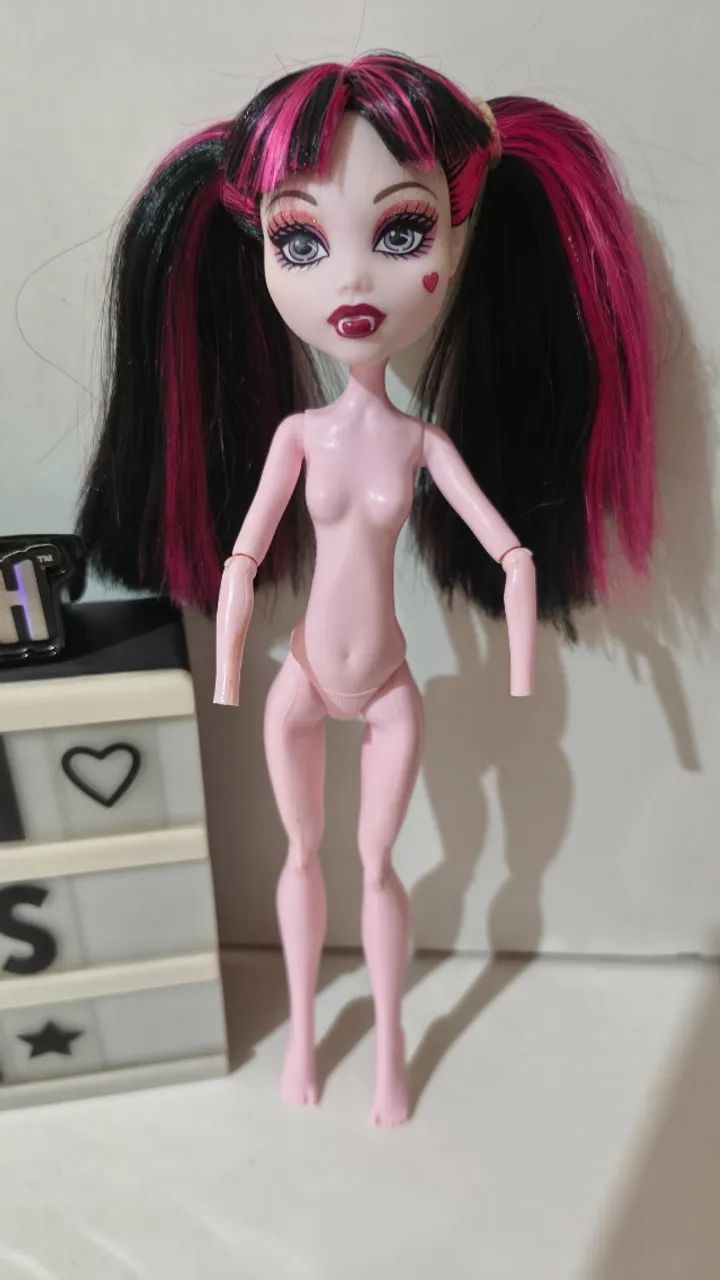 Monster High Draculaura schools out sem mãos  - Foto 3
