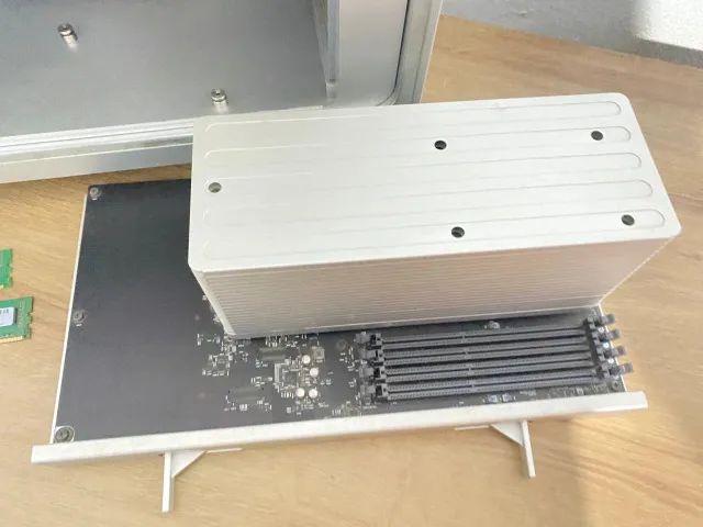 Mac Pro (Mid 2010) Quad-Core  - Foto 3
