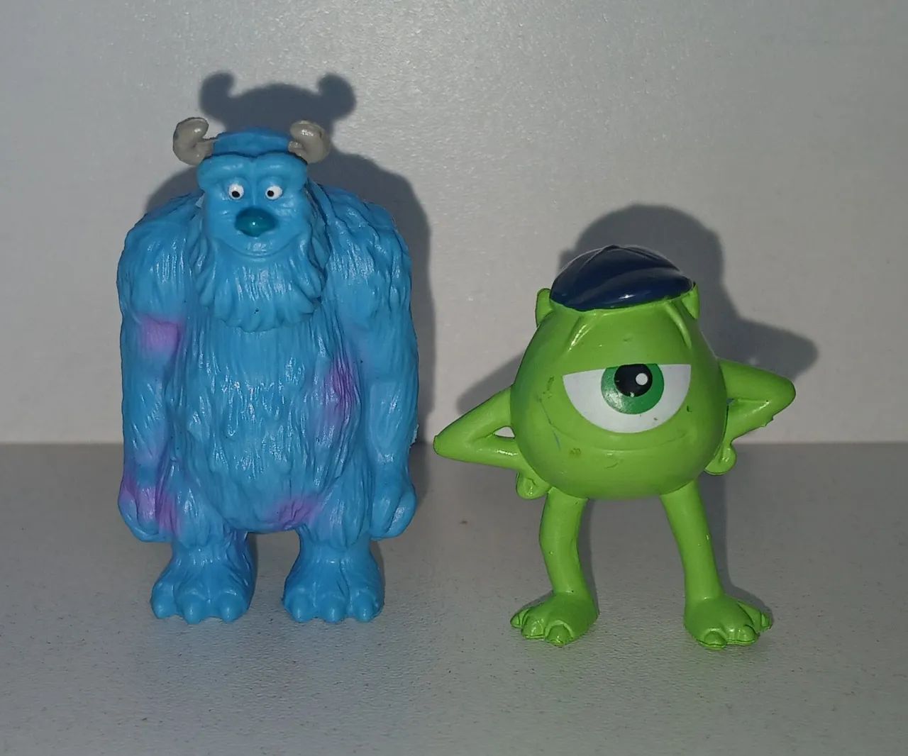 LOTE 2 BONECOS DUPLA MINIATURAS MONSTROS SA MIKE WAZOWSKI SULLEY