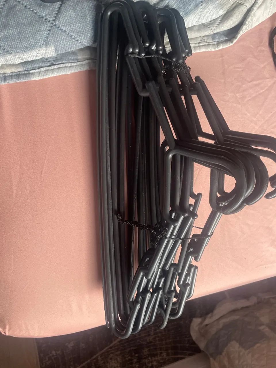 Cabides pretos