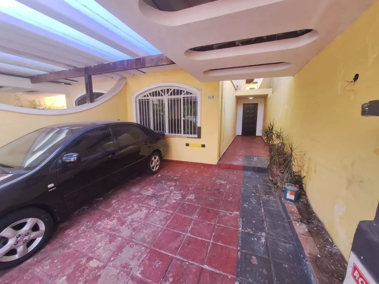 SOBRADO COM 3 QUARTOS E 1 EDICULA FL26