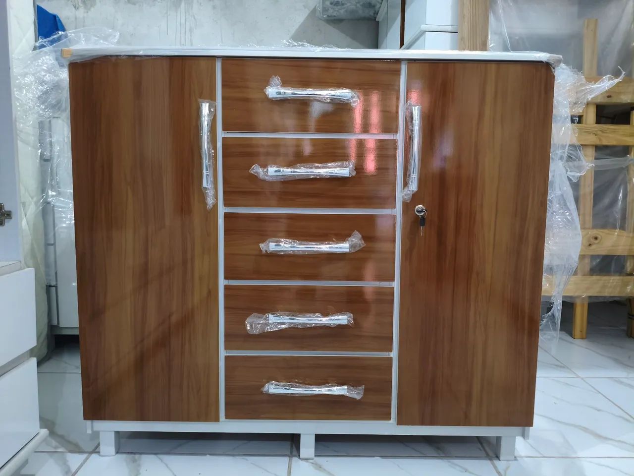 Cômoda grande por 450$ e entrega imediata 